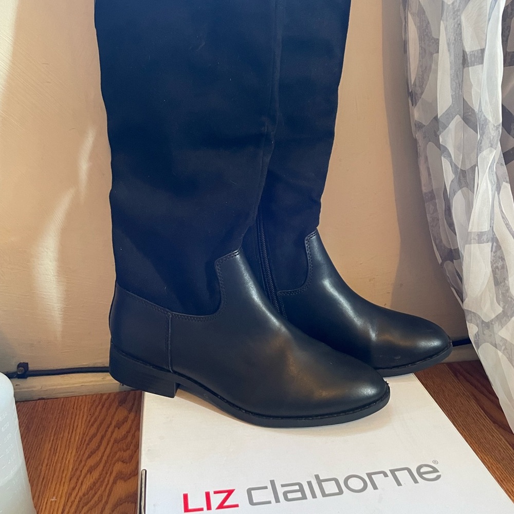 LIZ CLAIBORNE MEMORY FOAM KNEE HIGH- SIZE 7